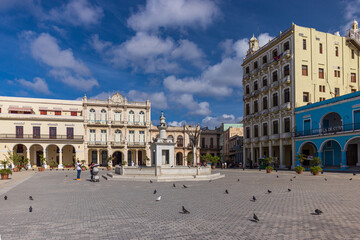 Fototapeta na wymiar HAVANA CITY, CUBA - JANUARY 2: Plaza Vieja during global Corona pandemic on January 2, 2021 in Havana, Cuba