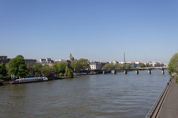 Fototapeta na wymiar View of the river thames