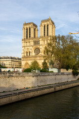 Fototapeta na wymiar Notre dame cathedral 