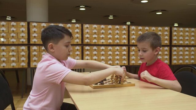 4K. Children play chess in the library