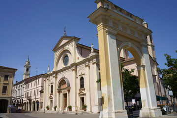 Fototapeta na wymiar Historic buildings of Viadana, Mantova, Italy