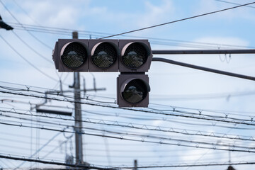 停電した信号機 © Haru Works