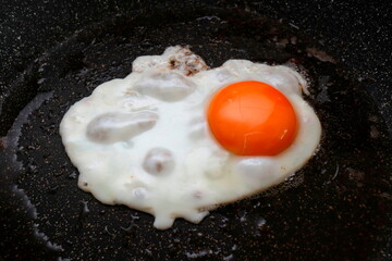 Spiegelei in Bratpfanne