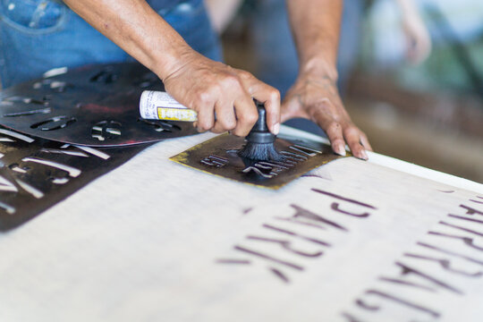 Painting stencil on wool bale