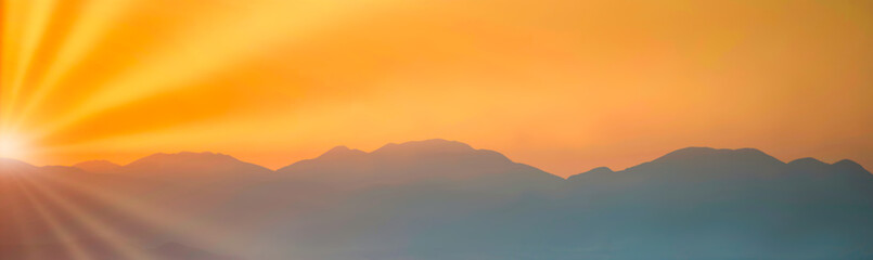 Obraz premium Mountains sunset panorama landscape with sunset sky