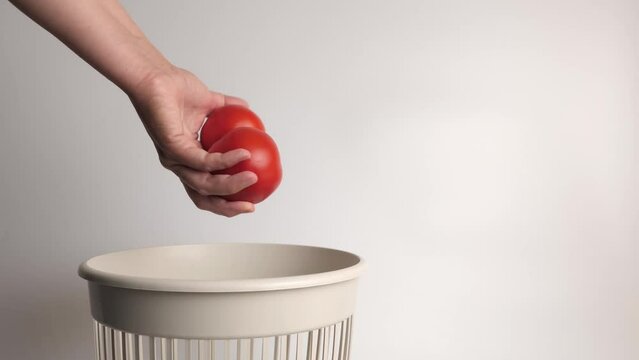 Expired tomatoes were thrown into the trash for disposal and recycling