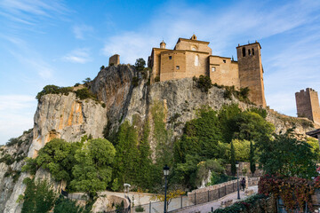 Fototapeta na wymiar collegiate church-castle Santa María la Mayor, , Alquézar, National Historic-Artistic Monument, Somontano, Huesca, Spain