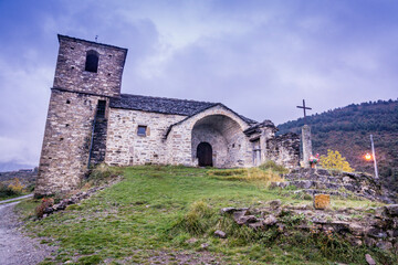 Obraz premium Vió, parque nacional de Ordesa y Monte Perdido, Provincia de Huesca, Comunidad Autónoma de Aragón, cordillera de los Pirineos, Spain, europe