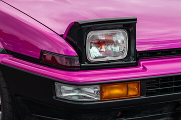 古い自動車のヘッドライト　Headlight of the old car