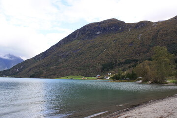 Oppstrynsvatn, lago noruego cerca de la localidad de Stryn.