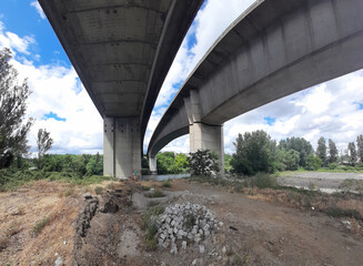 Double pont de l'autoroute A15 au dessus de la Seine.