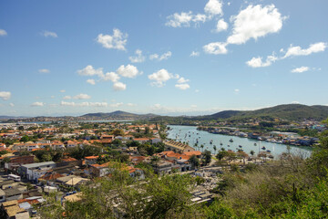 Fototapeta na wymiar panoramic view over Araruama lagoon and cityscape in Cabo Frio, RJ, Brazil, on a sunny day