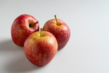 Manzanas frescas aisladas