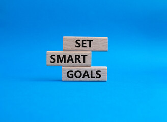 Set smart goals symbol. Concept words Set smart goals on wooden blocks. Beautiful blue background. Business and Set smart goals concept. Copy space.