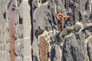 detail of a wall with bluestone