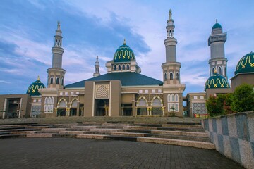 Fototapeta na wymiar the beautiful grand mosque with green domes in singaparna, tasikmalaya, west java, indonesia