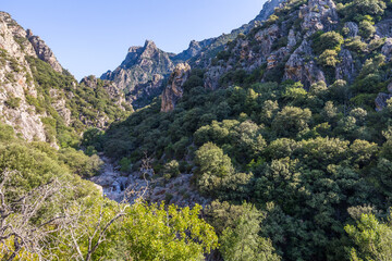 Fototapeta premium Paysage à l'entrée des Gorges de l'Héric dans le Parc naturel du Haut-Languedoc