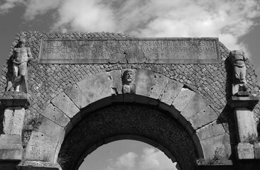Porta Bojano a Sepino (CB, Italia) -
Bojanus door at Saepinum (Italy)