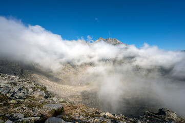 Paysage de montagne autour du refuge de Vaccarone dans les Alpes en Italie en été