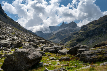 Paysage de montagne des dents d'Ambin dans le massif de la Vanoise dans les Alpes en été en France