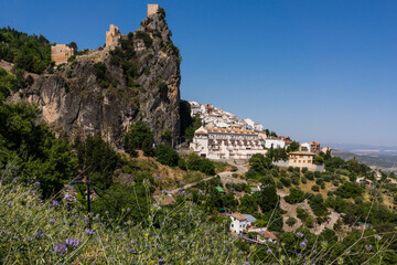 Fototapeta premium Castillo de La Iruela, origen almohade, construido sobre cimientos pre-bereberes, La Iruela, valle del Guadalquivir, parque natural sierras de Cazorla, Segura y Las Villas, Jaen, Andalucia, Spain