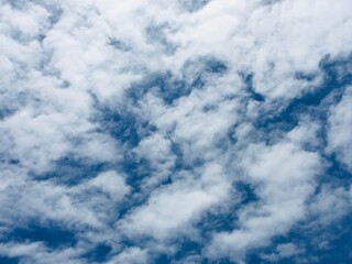 Obraz premium Massive white clouds in soft sunlight, bright turquoise landscape in daytime environment.