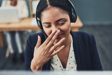 Young call centre agent covers their mouth to hide their smile. The client makes the employee happy with their positive feedback or joke. Building a professional and friendly relationship online. - obrazy, fototapety, plakaty