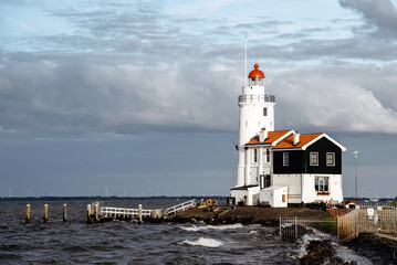 Paard van Marken, un faro en la península holandesa de Marken, en el mar de IJsselmeer. 