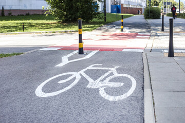 Obraz premium Bicycle symbol on designated track. Empty bike Lane in the city