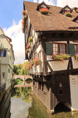 Romantisches Ulmer Fischerviertel an der Blau; Schiefes Haus und Blaubrücke
