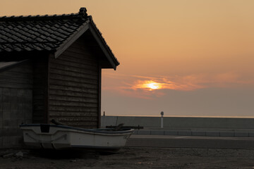 夕暮れの輪島市門前町黒島の街並み　8月