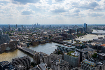 London, England: Aerial view of London - obrazy, fototapety, plakaty