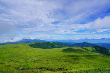Fototapeta na wymiar 霧ヶ峰　車山山頂から眺める高原