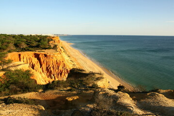 La plage de la Falaise &agrave; Albufeira en Algarve au Portugal