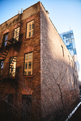 Quartier de Brooklyn avec facades en briques à New York City, USA avec des escaliers d'évacuation - obrazy, fototapety, plakaty