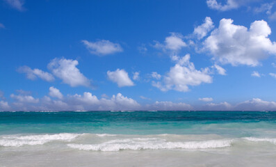 Obraz premium Travel background with Caribbean sea and clouds sky.