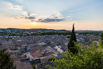 Fototapeta premium Soleil couchant sur le centre historique de Sommières