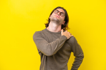 Fototapeta premium Caucasian handsome man isolated on yellow background suffering from pain in shoulder for having made an effort