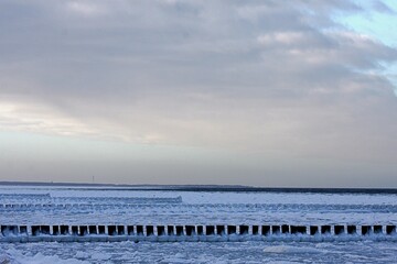 Eingeschneite Ostseeküste