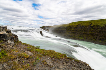 spektakulärer Wasserfall Gullfoss in Langzeitaufnahme