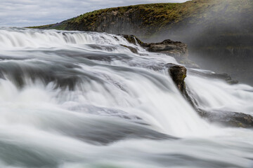 spektakulärer Wasserfall Gullfoss in Langzeitaufnahme