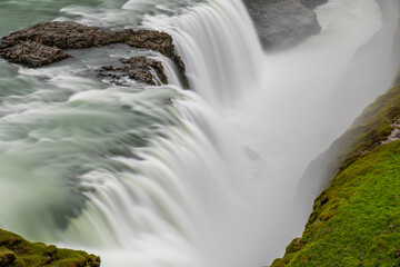 spektakulärer Wasserfall Gullfoss in Langzeitaufnahme