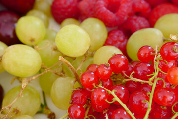 Weintrauben, Johannisbeeren, Himbeeren