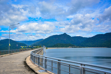 Obraz premium lake and mountains