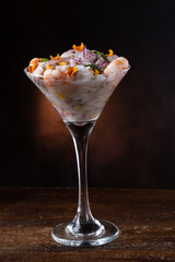 Ceviche de robalo com raspas de coco.