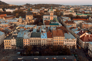 Obraz premium Top view of the houses and churches of the old part of the city of Lviv at sunset. Ukraine