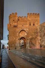 Impresionante vista panor&aacute;mica de la hermosa puesta de sol sobre el casco antiguo de Toledo. Destino de viaje Espa&ntilde;a	