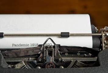 Pandemic 2020  concept with mechanical typewriter printing out ‘Pandemic 1918 - 1920’ - obrazy, fototapety, plakaty