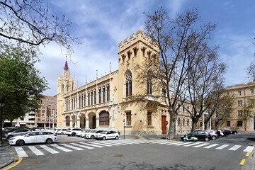 Fototapeta na wymiar historic building in Valencia