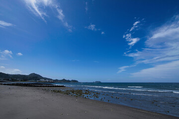 竜島海岸から見た浮島神社